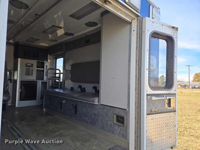 image for item ET5328 2016 RAM 4500HD ambulance