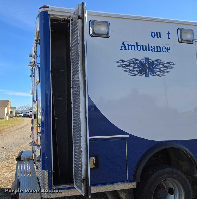 image for item ET5329 2015 RAM 4500HD ambulance