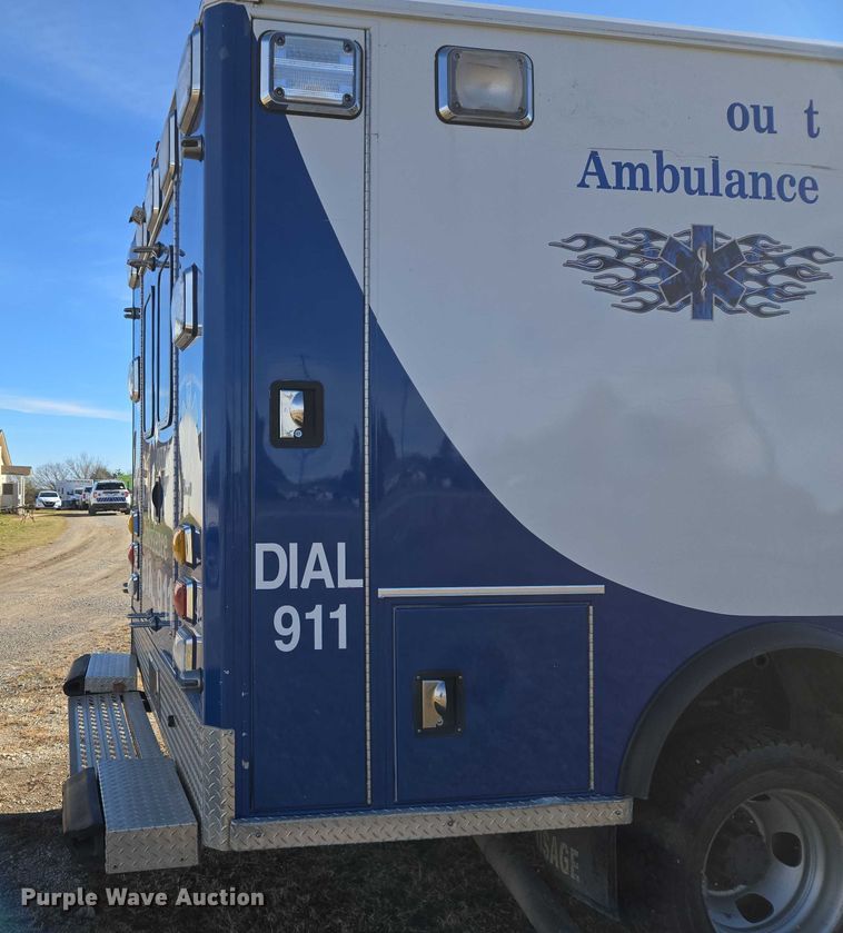 image for item ET5329 2015 RAM 4500HD ambulance