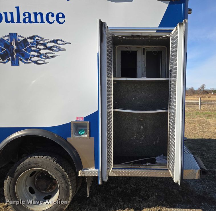 image for item ET5329 2015 RAM 4500HD ambulance