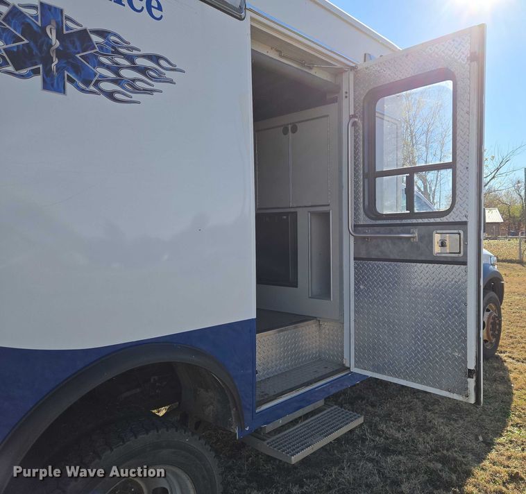 image for item ET5329 2015 RAM 4500HD ambulance