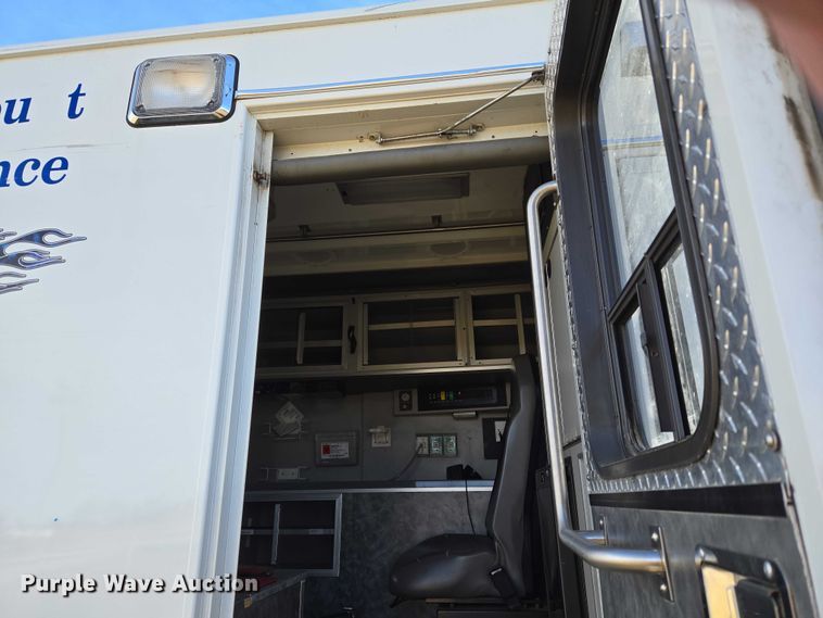 image for item ET5329 2015 RAM 4500HD ambulance