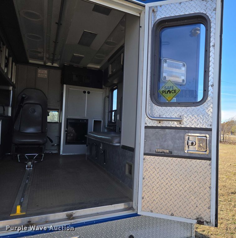 image for item ET5329 2015 RAM 4500HD ambulance