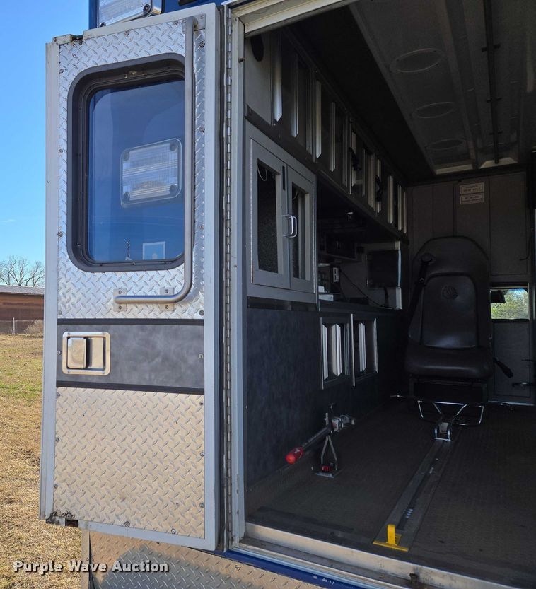 image for item ET5329 2015 RAM 4500HD ambulance