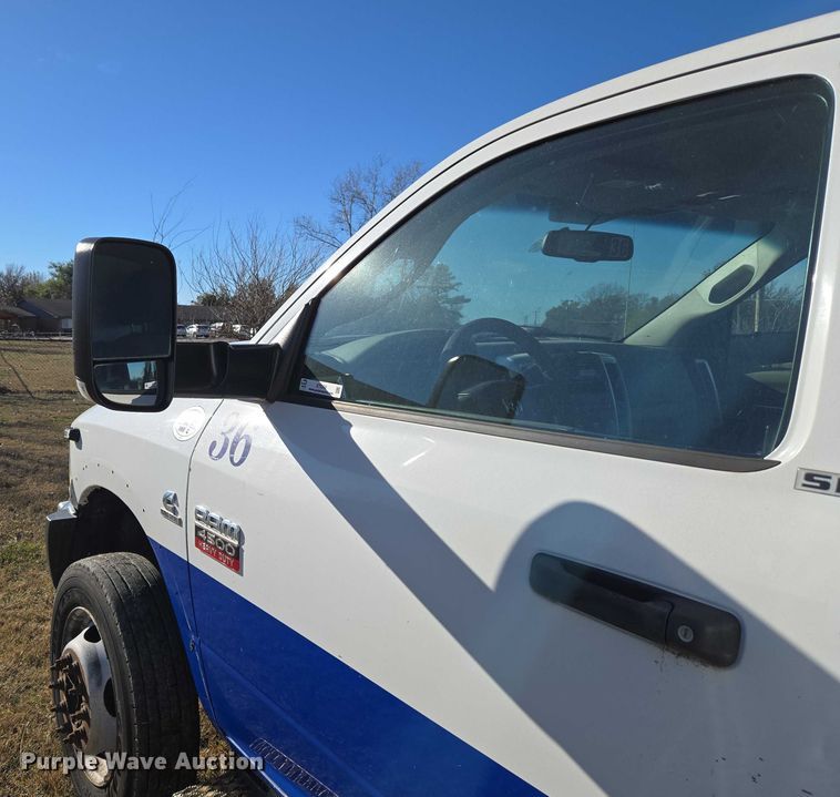 image for item ET5330 2012 Dodge Ram 4500HD ambulance