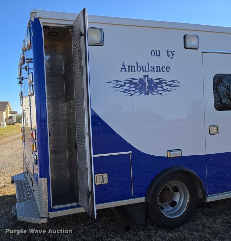 image for item ET5330 2012 Dodge Ram 4500HD ambulance