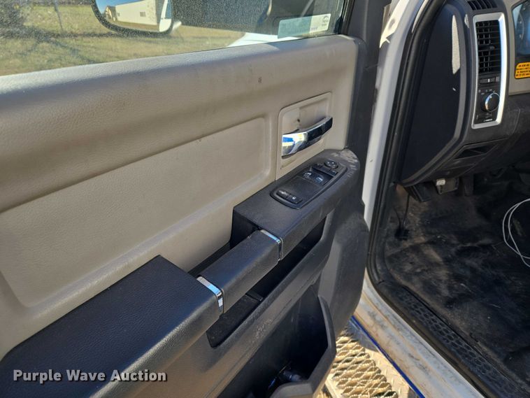 image for item ET5330 2012 Dodge Ram 4500HD ambulance