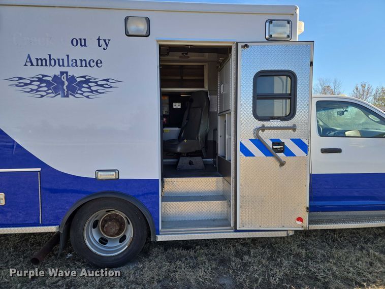 image for item ET5330 2012 Dodge Ram 4500HD ambulance