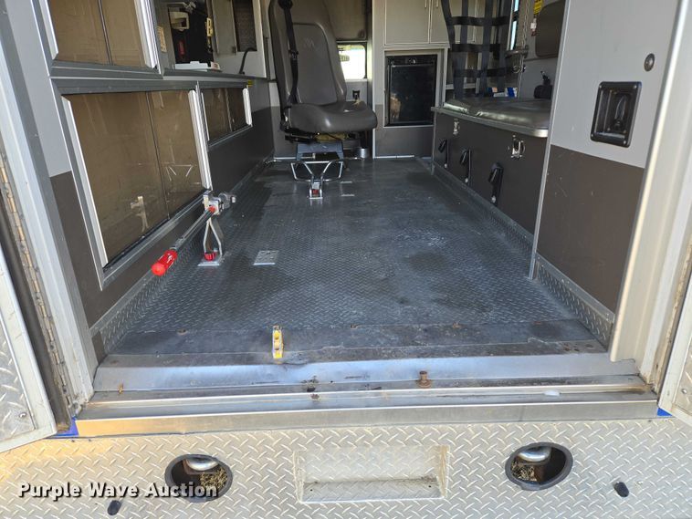 image for item ET5330 2012 Dodge Ram 4500HD ambulance