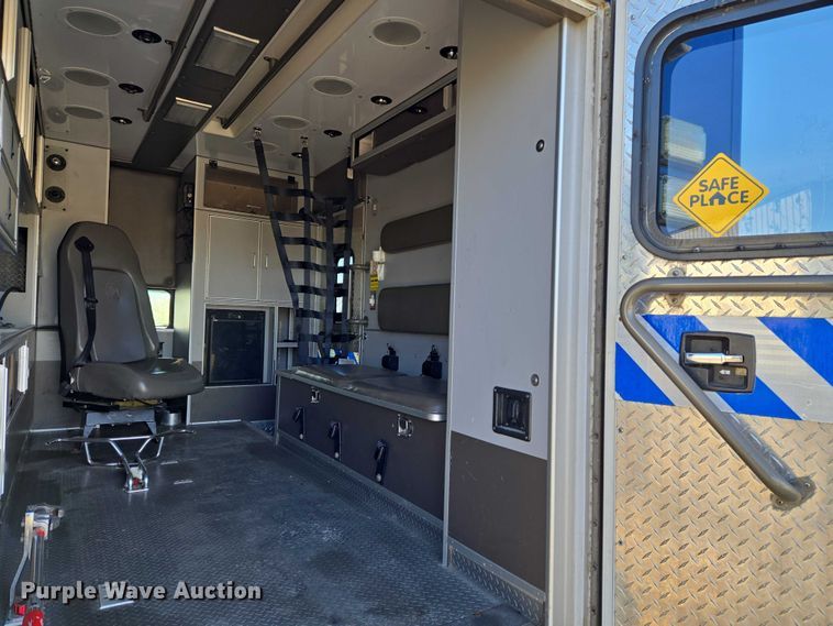 image for item ET5330 2012 Dodge Ram 4500HD ambulance