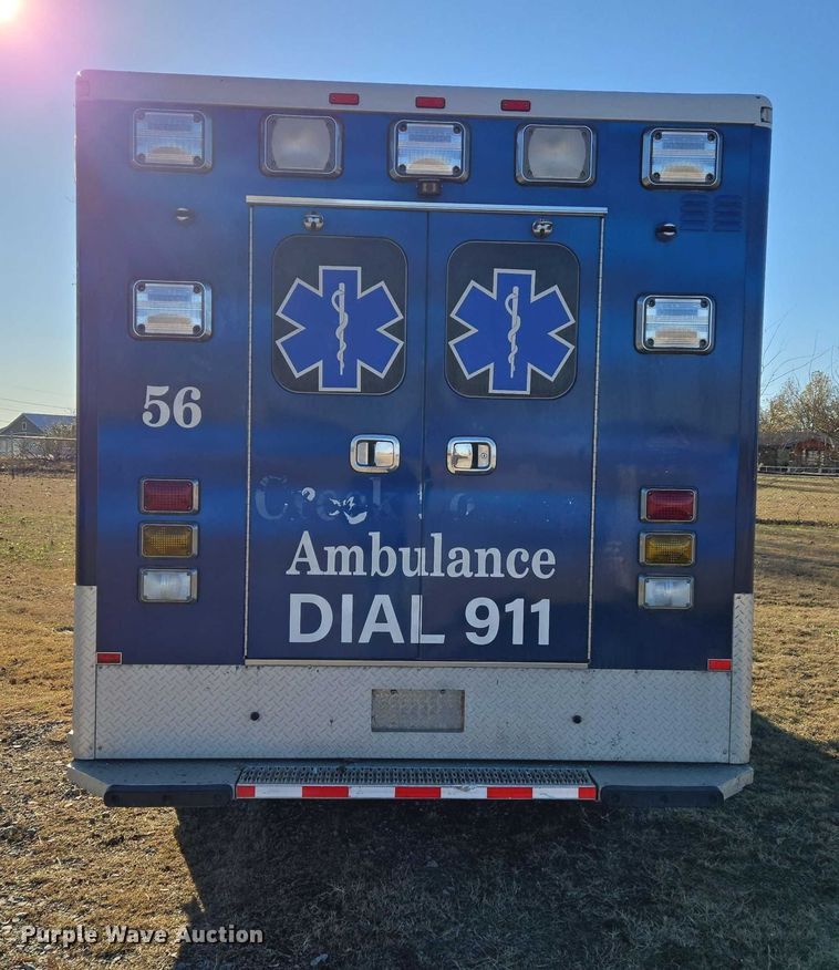 image for item ET5331 2015 Ford F550 Super Duty XLT ambulance