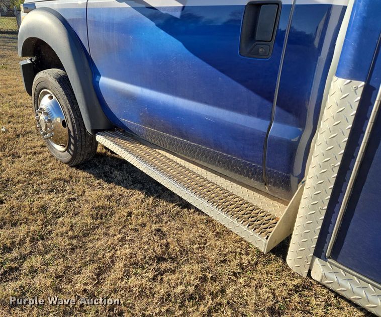 image for item ET5331 2015 Ford F550 Super Duty XLT ambulance