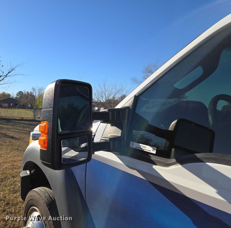 image for item ET5331 2015 Ford F550 Super Duty XLT ambulance