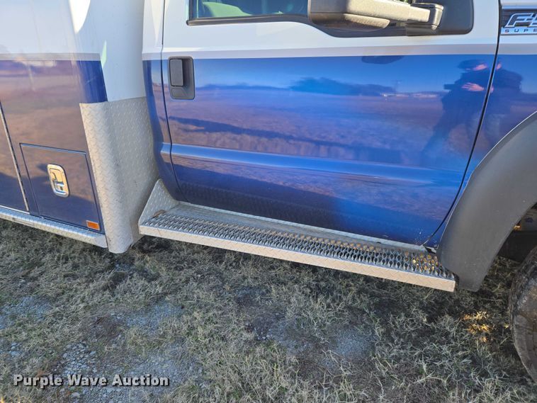 image for item ET5331 2015 Ford F550 Super Duty XLT ambulance