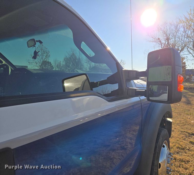 image for item ET5331 2015 Ford F550 Super Duty XLT ambulance