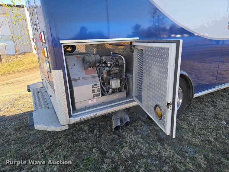 image for item ET5331 2015 Ford F550 Super Duty XLT ambulance