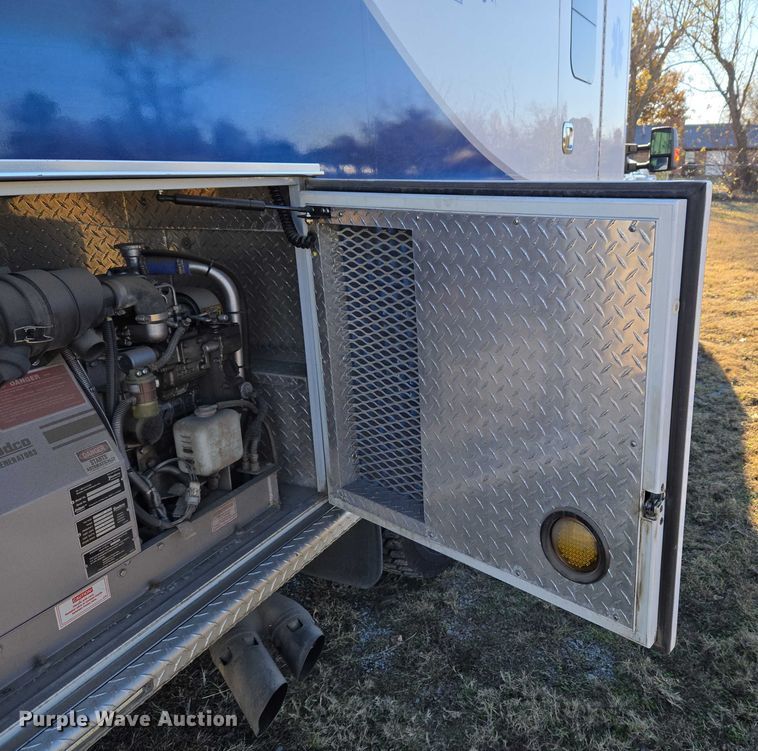 image for item ET5331 2015 Ford F550 Super Duty XLT ambulance