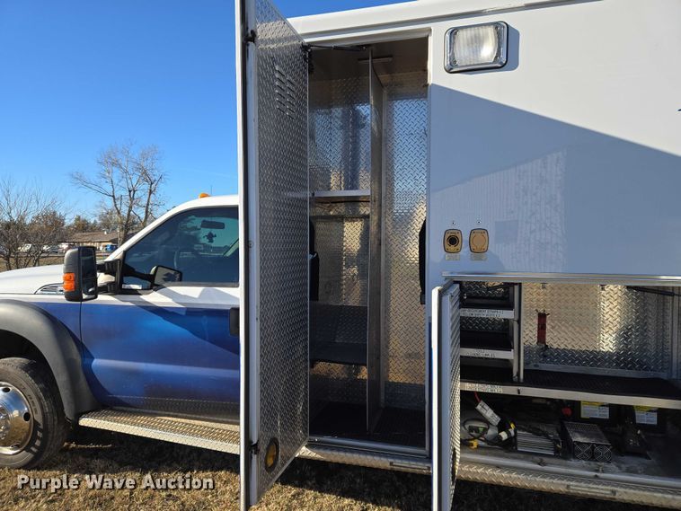 image for item ET5331 2015 Ford F550 Super Duty XLT ambulance