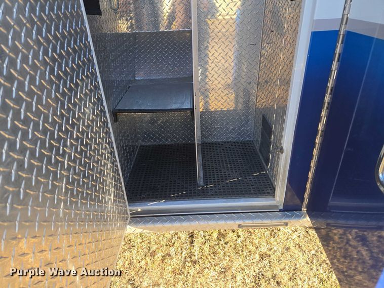 image for item ET5331 2015 Ford F550 Super Duty XLT ambulance