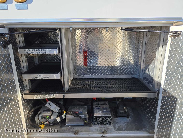 image for item ET5331 2015 Ford F550 Super Duty XLT ambulance