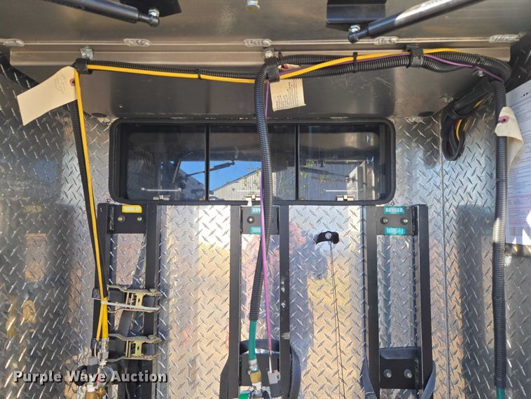 image for item ET5331 2015 Ford F550 Super Duty XLT ambulance