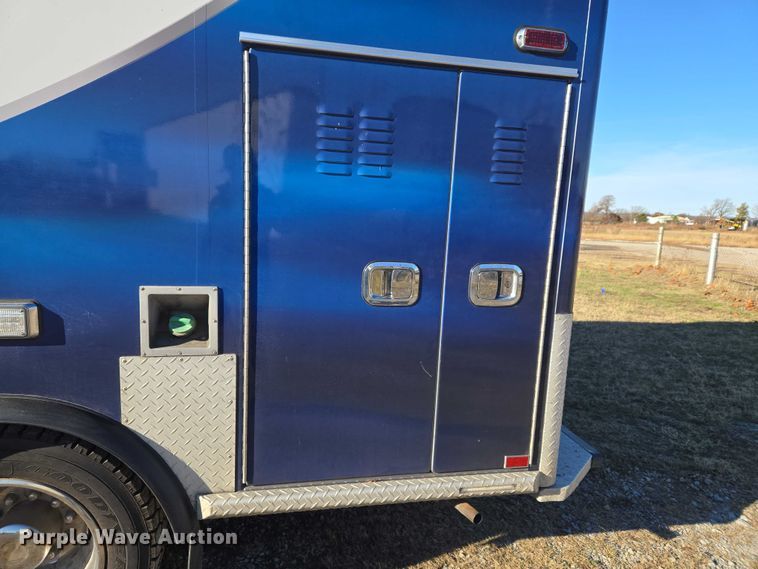 image for item ET5331 2015 Ford F550 Super Duty XLT ambulance