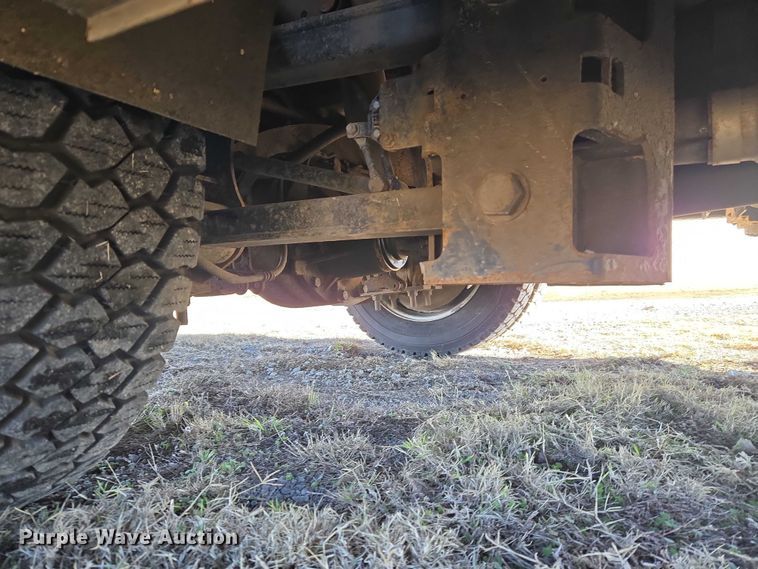 image for item ET5331 2015 Ford F550 Super Duty XLT ambulance