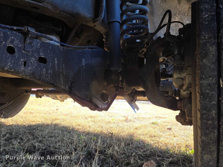 image for item ET5331 2015 Ford F550 Super Duty XLT ambulance