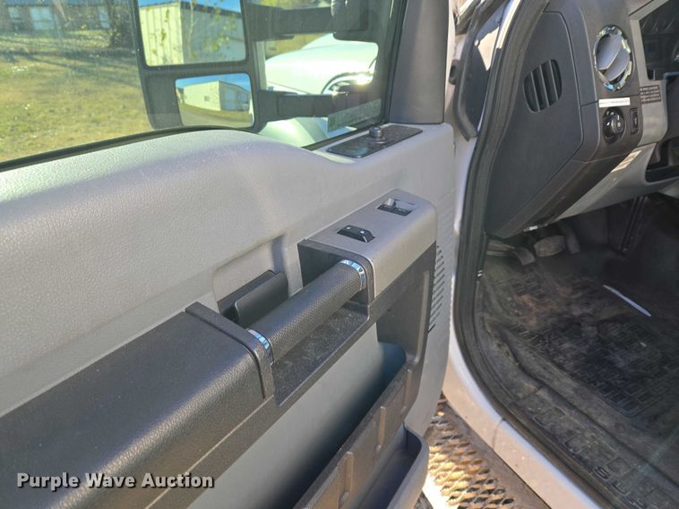 image for item ET5331 2015 Ford F550 Super Duty XLT ambulance