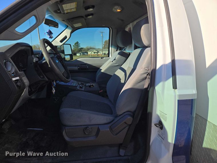 image for item ET5331 2015 Ford F550 Super Duty XLT ambulance