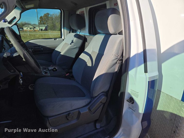 image for item ET5331 2015 Ford F550 Super Duty XLT ambulance