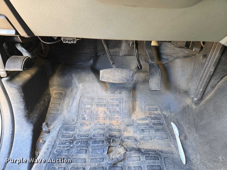 image for item ET5331 2015 Ford F550 Super Duty XLT ambulance