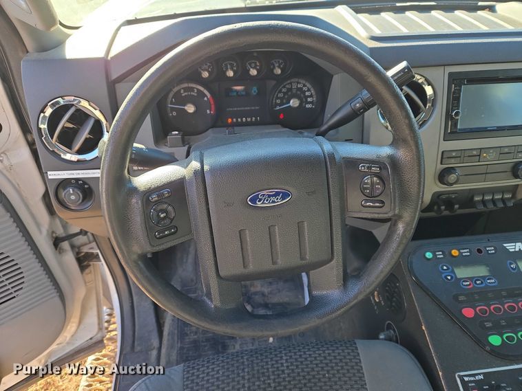 image for item ET5331 2015 Ford F550 Super Duty XLT ambulance