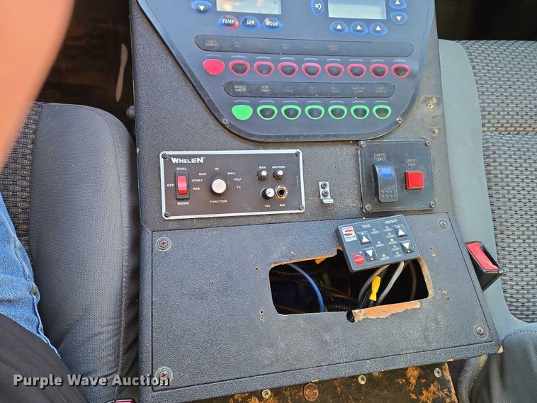 image for item ET5331 2015 Ford F550 Super Duty XLT ambulance