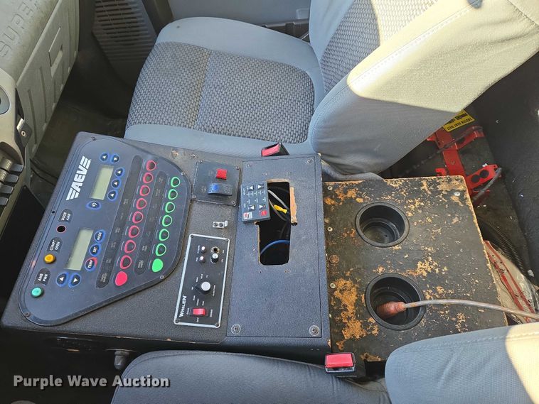 image for item ET5331 2015 Ford F550 Super Duty XLT ambulance