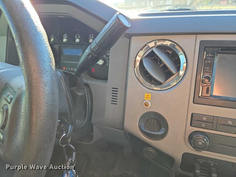 image for item ET5331 2015 Ford F550 Super Duty XLT ambulance