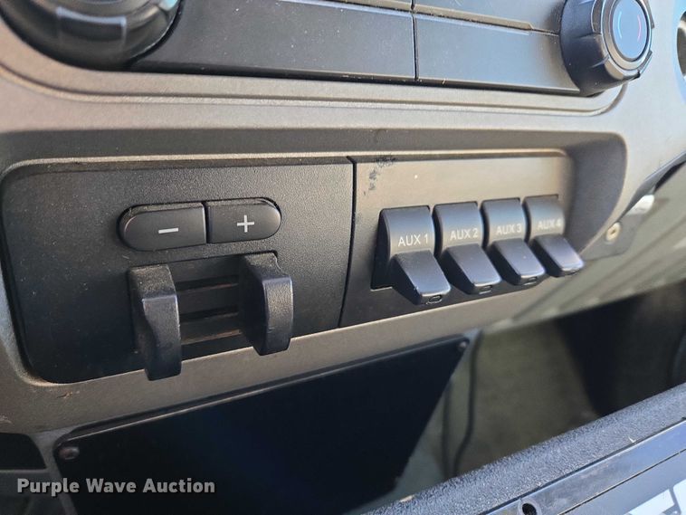 image for item ET5331 2015 Ford F550 Super Duty XLT ambulance