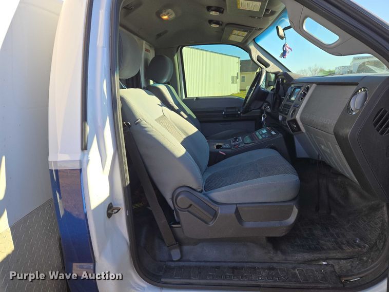 image for item ET5331 2015 Ford F550 Super Duty XLT ambulance