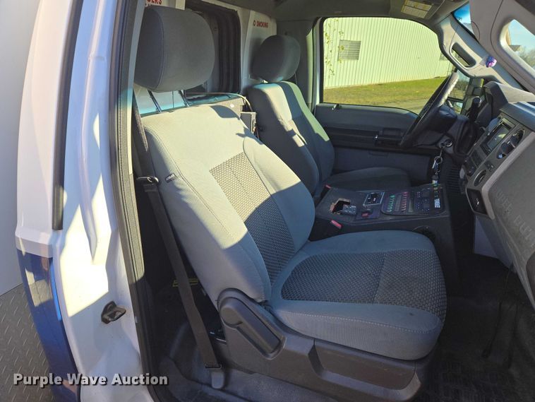 image for item ET5331 2015 Ford F550 Super Duty XLT ambulance