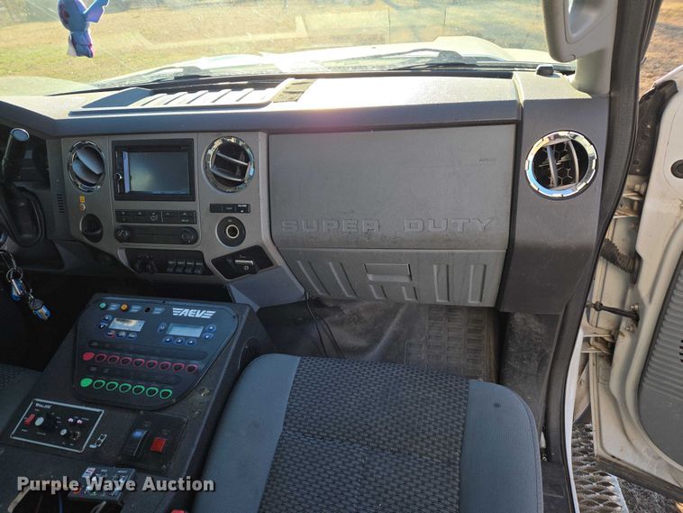 image for item ET5331 2015 Ford F550 Super Duty XLT ambulance