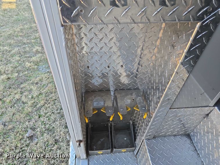 image for item ET5331 2015 Ford F550 Super Duty XLT ambulance