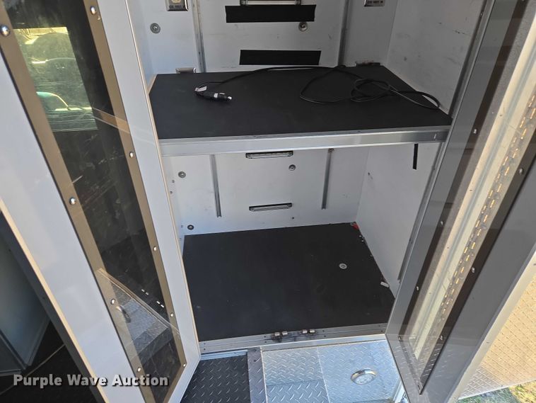 image for item ET5331 2015 Ford F550 Super Duty XLT ambulance