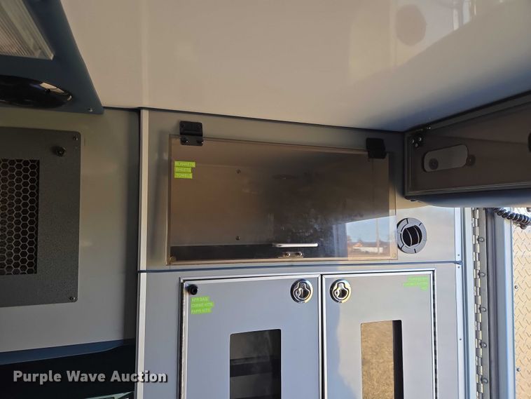 image for item ET5331 2015 Ford F550 Super Duty XLT ambulance