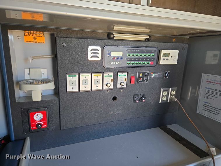 image for item ET5331 2015 Ford F550 Super Duty XLT ambulance