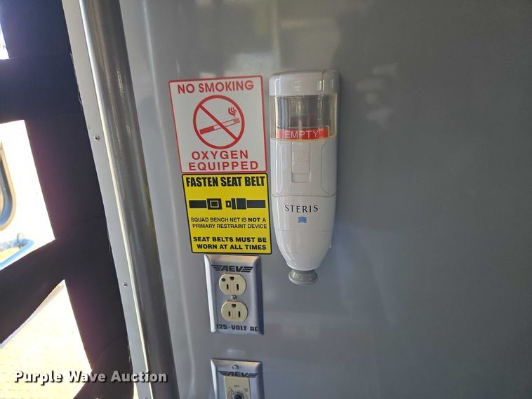 image for item ET5331 2015 Ford F550 Super Duty XLT ambulance