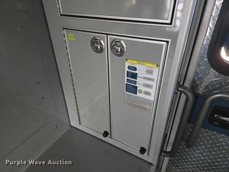 image for item ET5331 2015 Ford F550 Super Duty XLT ambulance