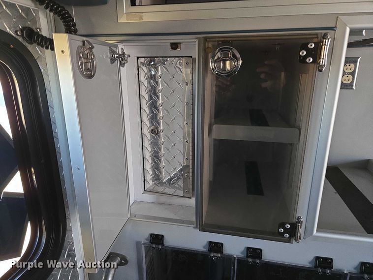 image for item ET5331 2015 Ford F550 Super Duty XLT ambulance