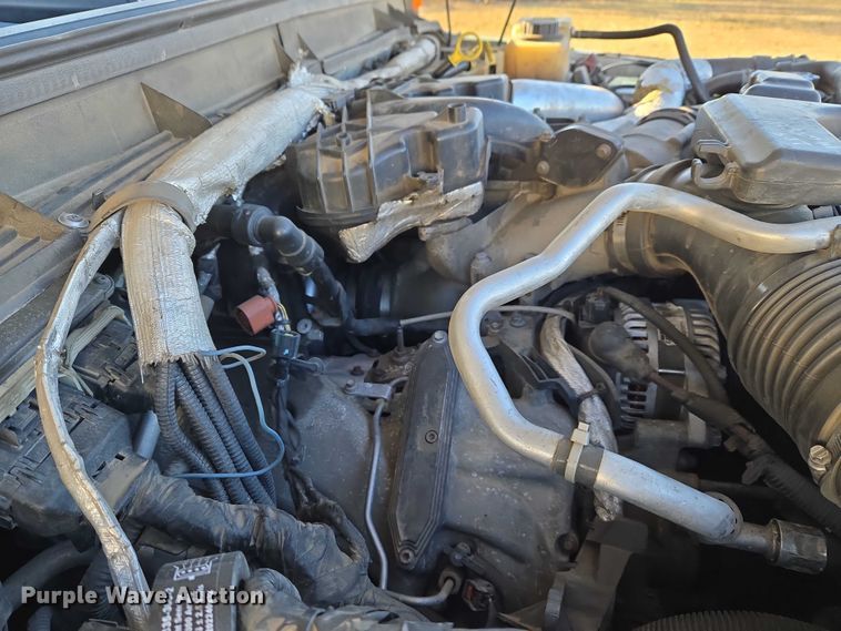 image for item ET5331 2015 Ford F550 Super Duty XLT ambulance