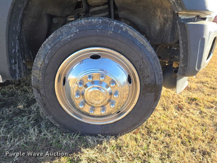 image for item ET5331 2015 Ford F550 Super Duty XLT ambulance