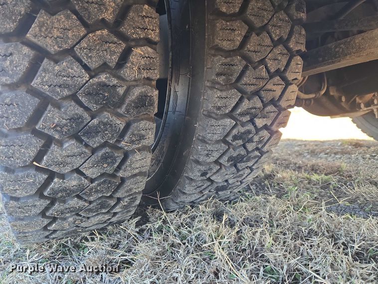 image for item ET5331 2015 Ford F550 Super Duty XLT ambulance